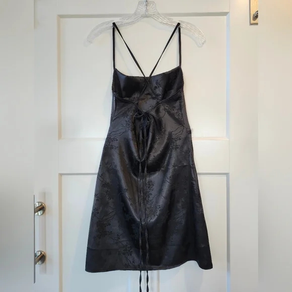 Elegant Black Slip Dress - Picture 3 of 4